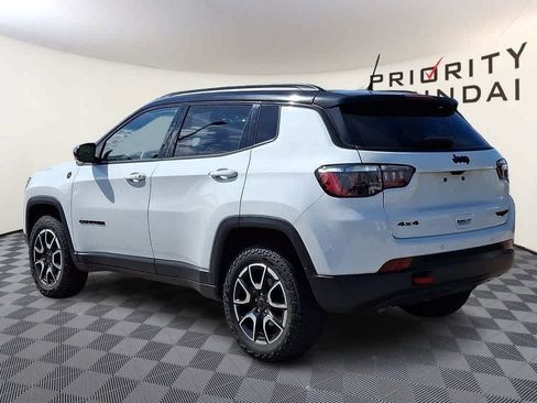 Used 2025 Jeep Compass Trailhawk AWD/4WD image 6