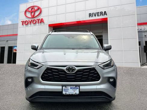 Used 2021 Toyota Highlander XLE AWD/4WD image 9