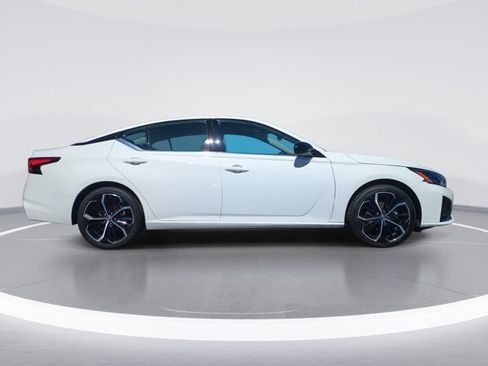 Used 2024 Nissan Altima 2.5 SR FWD image 5