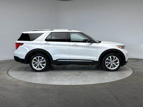 Used 2023 Ford Explorer Platinum w/ Technology Package image 10