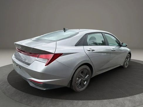 Used 2023 Hyundai Elantra SEL FWD image 5