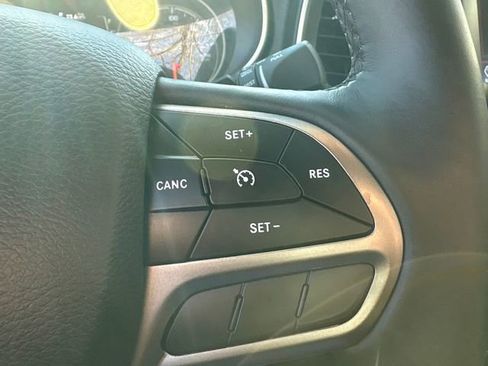 Used 2019 Jeep Cherokee Latitude Plus w/ Cold Weather Group image 27