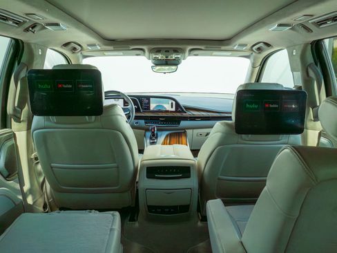 Used 2024 Cadillac Escalade Sport Platinum w/ LPO, ONYX Package AWD/4WD image 64