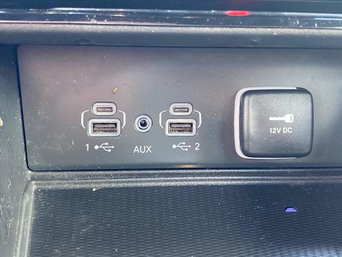 Used 2023 Jeep Grand Cherokee Overland w/ Luxury Tech Group IV AWD/4WD image 17