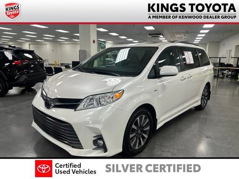 Used 2019 Toyota Sienna XLE w/ XLE Navigation Package AWD/4WD image 4