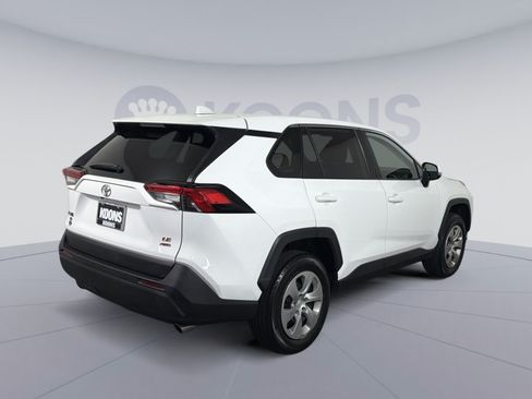 Used 2022 Toyota RAV4 LE AWD/4WD image 7