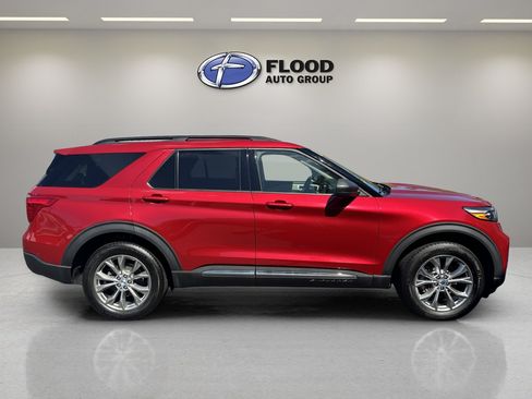 Certified 2022 Ford Explorer XLT w/ Equipment Group 202A AWD/4WD image 4