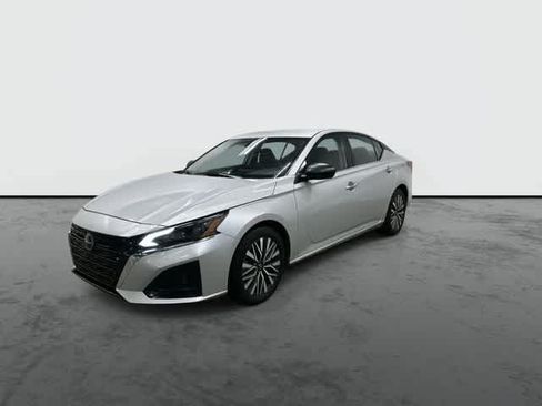 Used 2025 Nissan Altima 2.5 SV FWD image 8