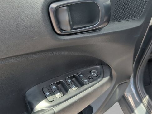 Used 2025 Hyundai Venue Limited FWD image 20