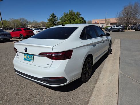 Used 2023 Volkswagen Jetta SE w/ Panoramic Sunroof Package image 10