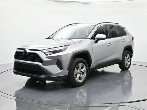Used 2025 Toyota RAV4 XLE image 1