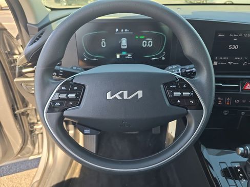 Used 2025 Kia Niro LX image 23
