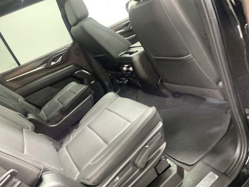 Used 2022 GMC Yukon Denali w/ Advanced Technology Package AWD/4WD image 16