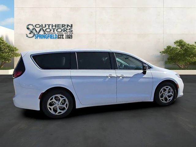 Used 2024 Chrysler Pacifica Limited FWD image 36