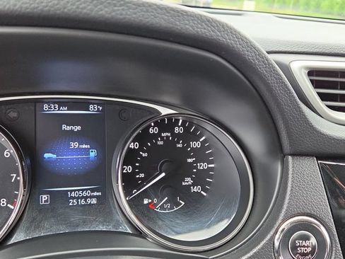 Used 2016 Nissan Rogue SV AWD/4WD image 9
