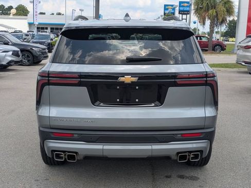 Used 2025 Chevrolet Traverse LT AWD/4WD image 4