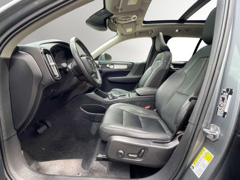 Used 2019 Volvo XC40 T5 Momentum AWD/4WD image 17