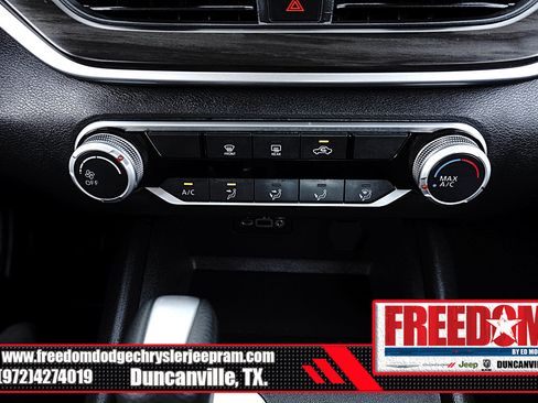 Used 2025 Nissan Altima 2.5 SV FWD image 23