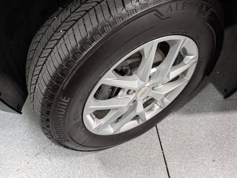 Used 2024 Chevrolet Equinox LT AWD/4WD image 9