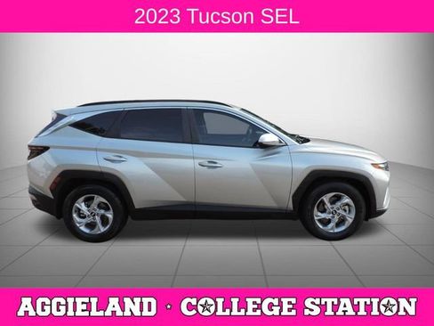 Used 2023 Hyundai Tucson SEL FWD image 2