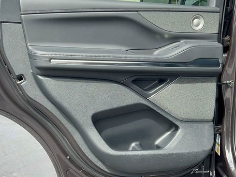 New 2026 Lincoln Navigator Reserve AWD/4WD image 34