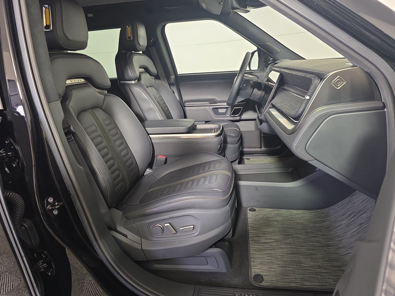 Used 2022 Rivian R1S Launch Edition Quad AWD/4WD image 24