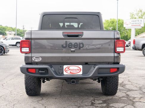 Certified 2023 Jeep Gladiator Sport AWD/4WD image 4