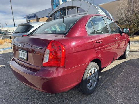 Used 2010 Hyundai Accent GLS image 3