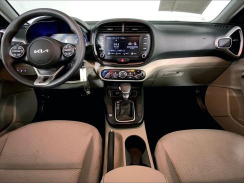 Certified 2025 Kia Soul LX w/ LX Technology Package FWD image 15