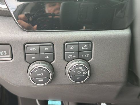 Used 2022 Chevrolet Silverado 1500 LT Trail Boss w/ LT Trail Boss Premium Package AWD/4WD image 25