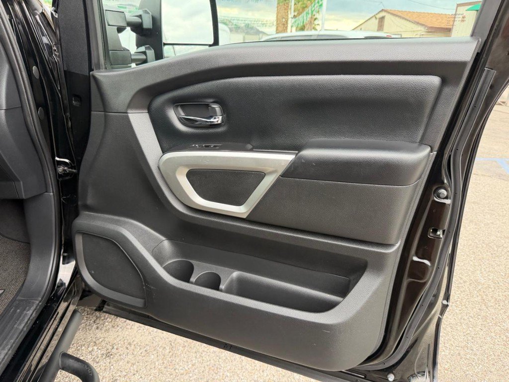 Used 2022 Nissan Titan SV AWD/4WD image 19