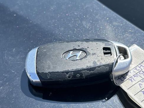 Used 2020 Hyundai Santa Fe Limited AWD/4WD image 11