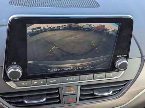 Used 2024 Nissan Altima 2.5 SV image 21