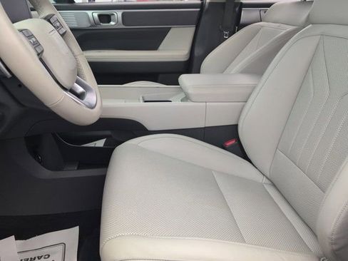 Used 2025 Hyundai Santa Fe SEL FWD image 24