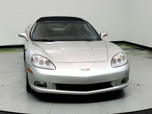 Used 2007 Chevrolet Corvette Convertible w/ Preferred Equipment Group RWD image 2