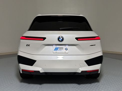 Used 2024 BMW iX xDrive50 w/ Sport Package AWD/4WD image 10