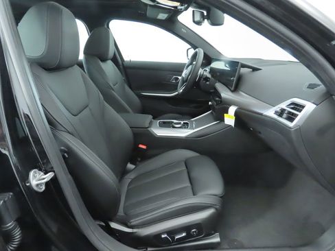 Used 2025 BMW 330i Sedan w/ M Sport Package image 22