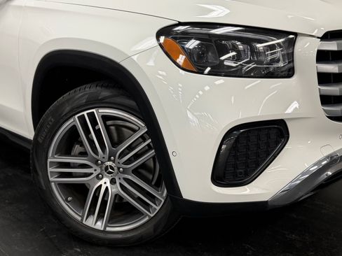 Used 2024 Mercedes-Benz GLS 450 4MATIC image 4