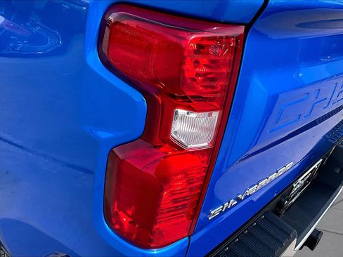 Used 2025 Chevrolet Silverado 1500 LT AWD/4WD image 29