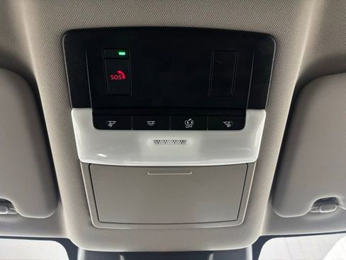 Used 2023 Nissan Rogue SV image 16