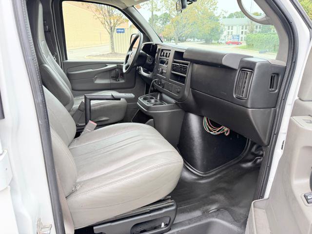 Used 2015 Chevrolet Express 2500 RWD image 16