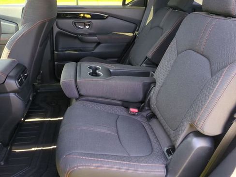 Used 2025 Honda Pilot Sport image 21