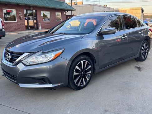 Used 2018 Nissan Altima 2.5 SV FWD image 1