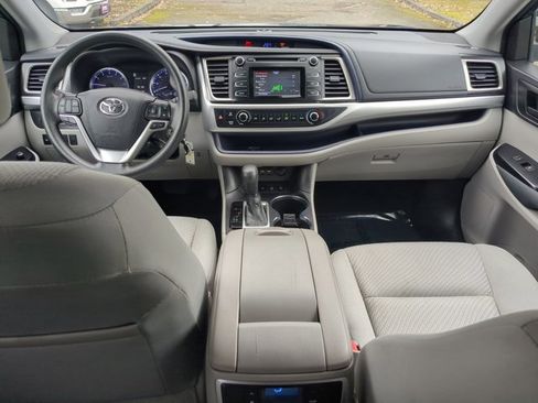 Used 2019 Toyota Highlander LE image 21