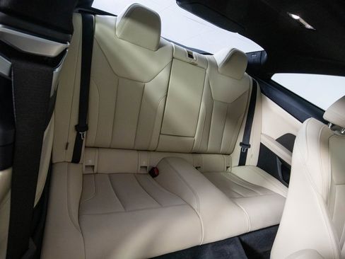 Used 2023 BMW 430i Coupe w/ Premium Package image 12