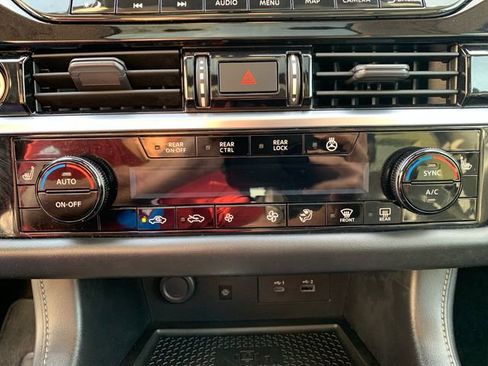 Used 2023 Nissan Pathfinder SL w/ SL Premium Package image 29