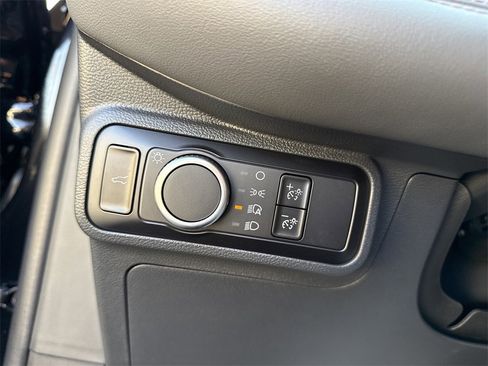 Used 2025 Ford Explorer Active image 21