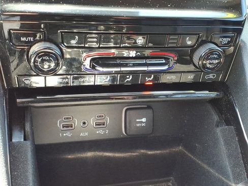 Used 2023 Jeep Grand Cherokee Limited AWD/4WD image 23