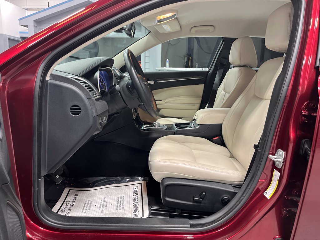 Used 2018 Chrysler 300 Touring L RWD image 12