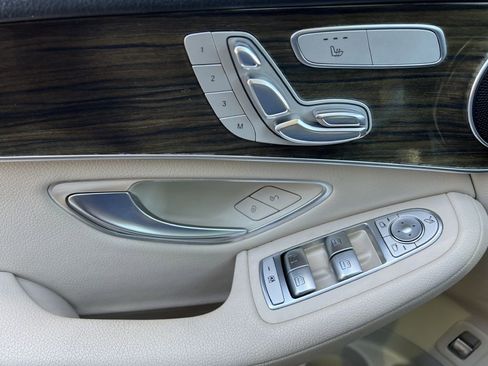 Used 2018 Mercedes-Benz GLC 300 w/ Premium Package image 17